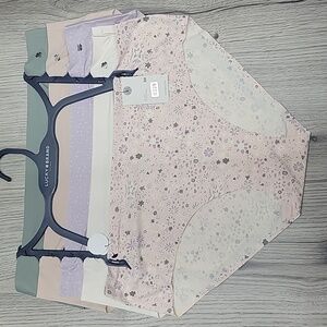 LUCKY BRAND HIPSTERS.